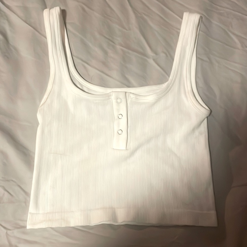 M/L crop top. 92%nylon 6% spandex